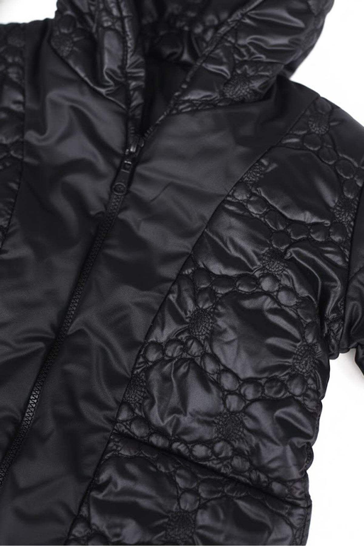 Kız Çocuk Siyah Belden Lastikli Kendinden Desenli Şişme Mont