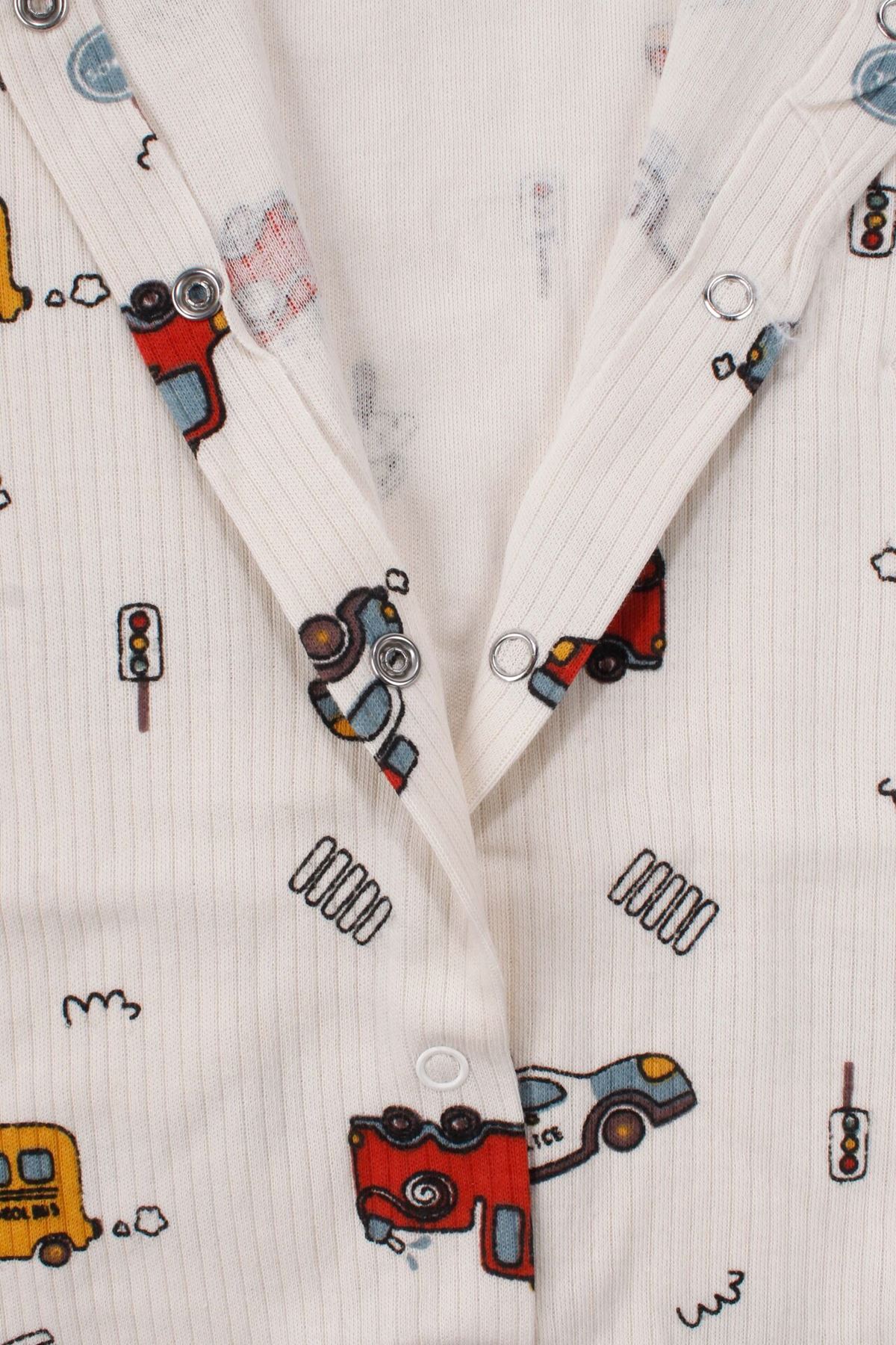 Erkek Bebek Bej Otobüs Desenli Manşetli Çıtçıtlı Tulum