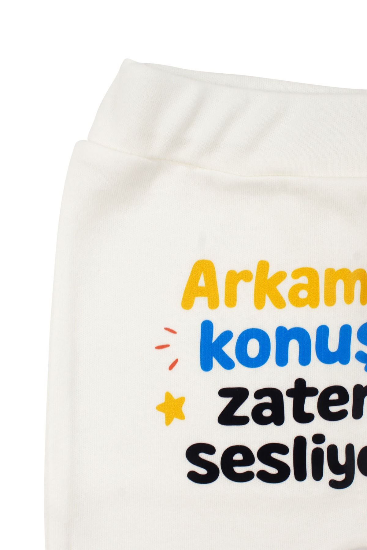 Unisex Ekru Arkamdan Konuşma Zaten Sesliydi Baskılı Patikli Tek Alt