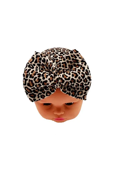 Leopar Desenli Kız Bebek Bone