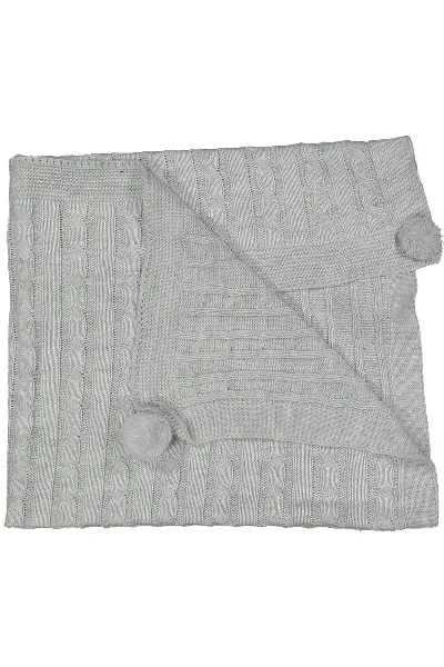 Unisex Bebek Gri Aralıklı Örgülü Desenli Ponponlu Triko Battaniye 80x90