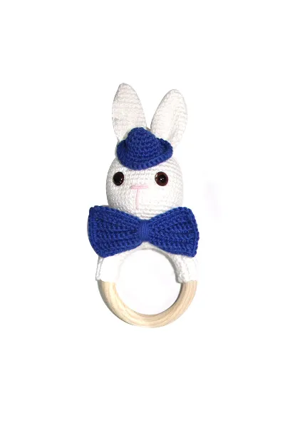 Büyük Mavi Şapkalı Beyaz Tavşan Amigurumi Çıngırak