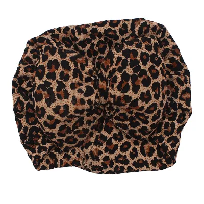 Leopar Desenli Kız Bebek Bone