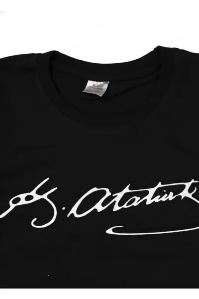 Unisex Siyah Beyaz K. Atatürk Kabartmalı İmzalı Kısa Kol Tişört